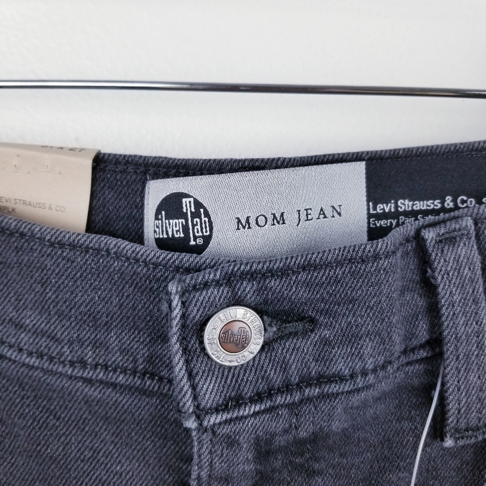 Levi's SilverTab A36990001 High-Waisted Mom Jeans Black NWT - Picture 4 of 11